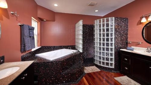 Private Home Ocean View, Air-conditioned Just Steps To The Beach