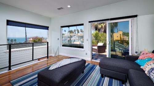 Private Home Ocean View, Air-conditioned Just Steps To The Beach