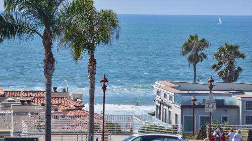 Private Home Ocean View, Air-conditioned Just Steps To The Beach