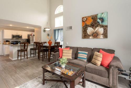Apartamento Modern 70's 2br + Game Night House + Pool & Gym