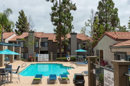 Apartamento Modern 70's 2br + Game Night House + Pool & Gym