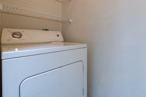 Apartamento Modern 70's 2br + Game Night House + Pool & Gym