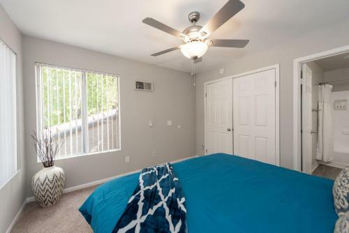 Apartamento Modern 70's 2br + Game Night House + Pool & Gym
