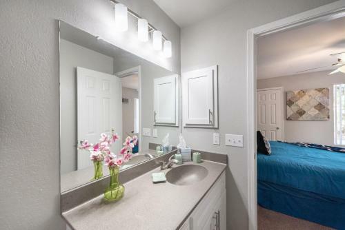 Apartamento Modern 70's 2br + Game Night House + Pool & Gym