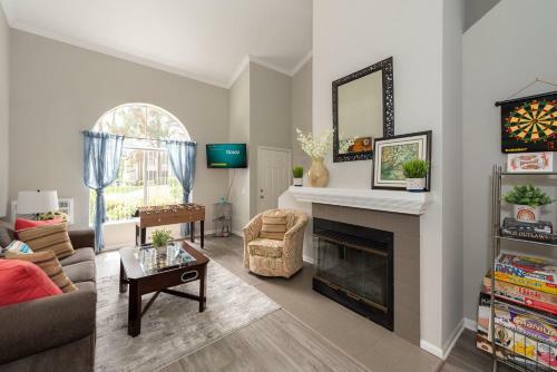 Apartamento Modern 70's 2br + Game Night House + Pool & Gym