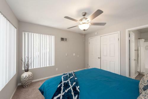 Apartamento Modern 70's 2br + Game Night House + Pool & Gym