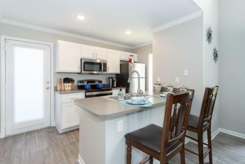 Apartamento Modern 70's 2br + Game Night House + Pool & Gym
