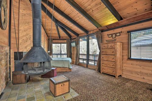 Cozy Grand Woodland Cabin With Mountain Views