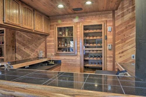 Cozy Grand Woodland Cabin With Mountain Views