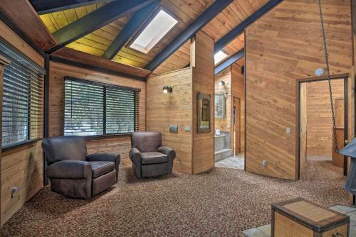 Cozy Grand Woodland Cabin With Mountain Views