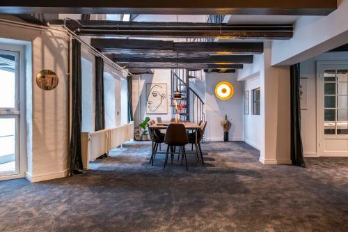 Apartamento The Churchill Penthouse - Into This Place