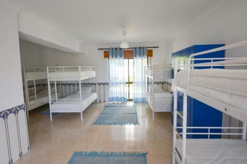 Albergue Mahara Caparica Surf Camp