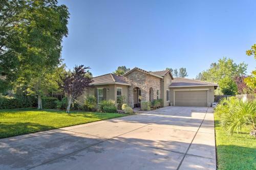 Pet-friendly Family Home Less Than 5 Mi To Redding!