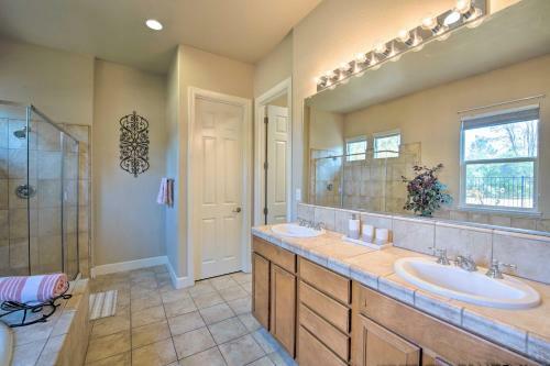 Pet-friendly Family Home Less Than 5 Mi To Redding!