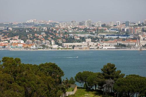 Bed & Breakfast Ol� Bel�m! Cozy Windmill, Stunning Views To Lisboa