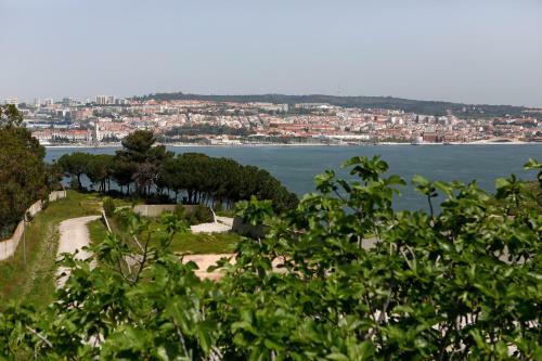 Bed & Breakfast Ol� Bel�m! Cozy Windmill, Stunning Views To Lisboa