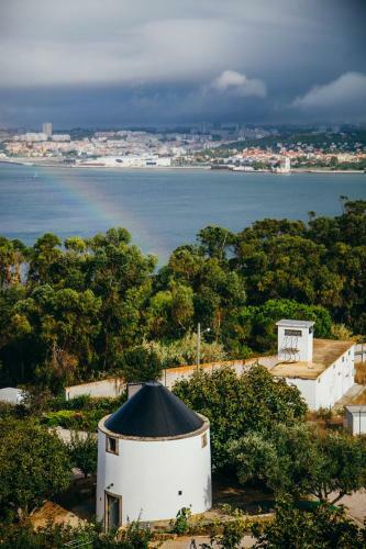 Bed & Breakfast Ol� Bel�m! Cozy Windmill, Stunning Views To Lisboa