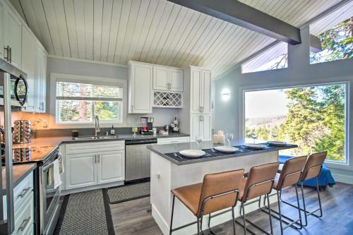 Chic Running Springs Forest Cabin With Deck!