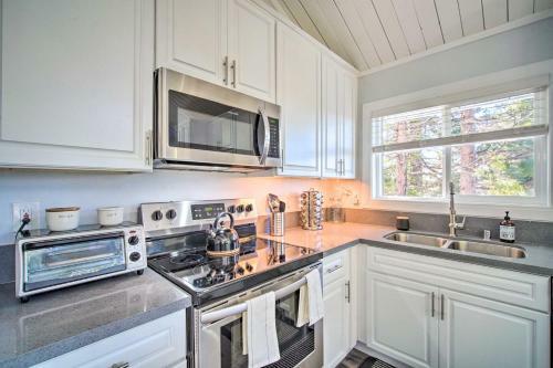Chic Running Springs Forest Cabin With Deck!