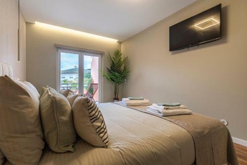 Deluxe 2bdr Apartment In Carcavelos By Lovelystay