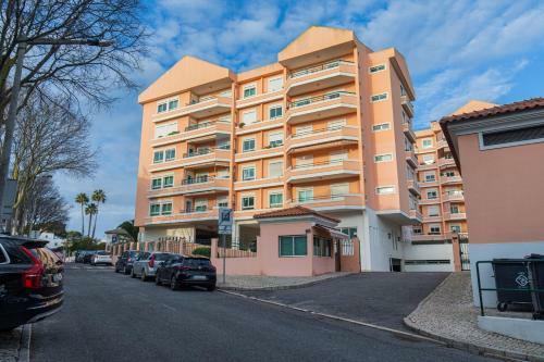 Deluxe 2bdr Apartment In Carcavelos By Lovelystay