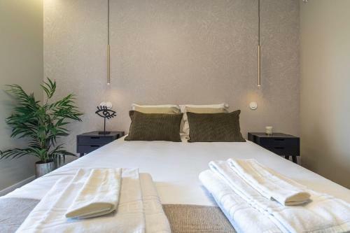 Deluxe 2bdr Apartment In Carcavelos By Lovelystay