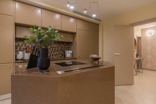 Deluxe 2bdr Apartment In Carcavelos By Lovelystay