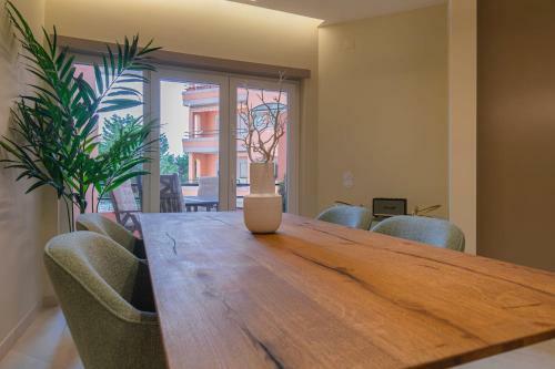 Deluxe 2bdr Apartment In Carcavelos By Lovelystay