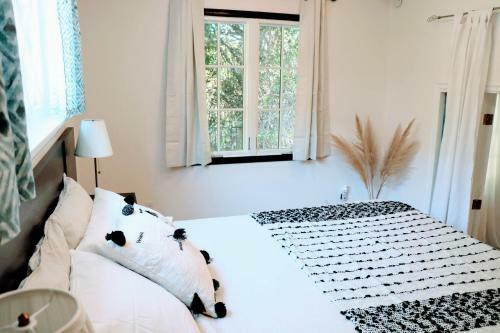 Hostal Mediterranean Chic Home With Pool & Bbq - 3 Br/2ba