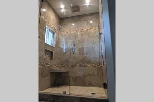 Hillside 2/2 Subdivided Home W/ Pool And Views!