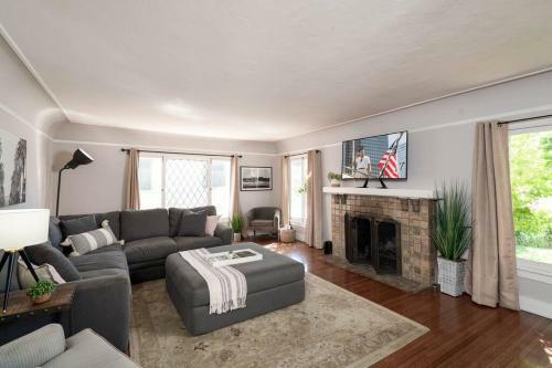 Hollywood - King Beds - Large Patio