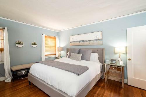 Hollywood - King Beds - Large Patio