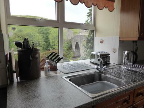 Bridge Cottage, Bainbridge, With Riverside Garden!