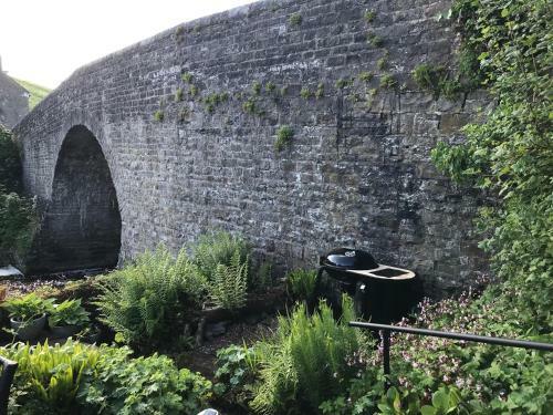 Bridge Cottage, Bainbridge, With Riverside Garden!