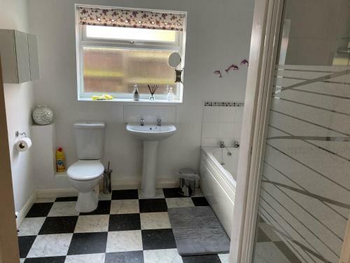 Spacious Detached Property With Ample Parking
