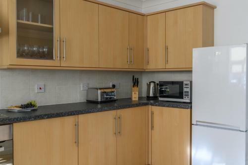 Spacious Detached Property With Ample Parking