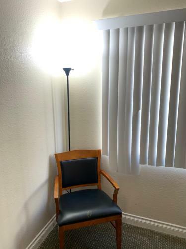 Charming Double Bed Hotel Style (a10)