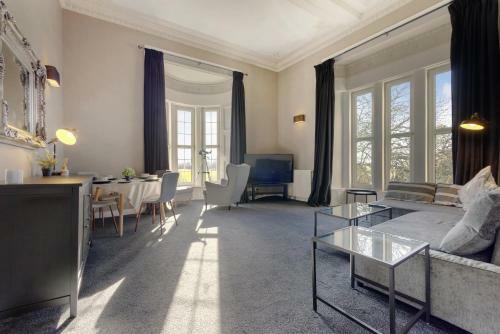 Beautiful 2 3 Bed Apartment With Stunning Views!