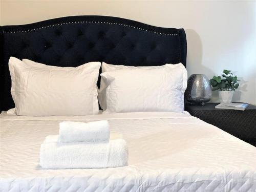 Diamond In Brentwood-lovely 2 Bedroom Private Unit