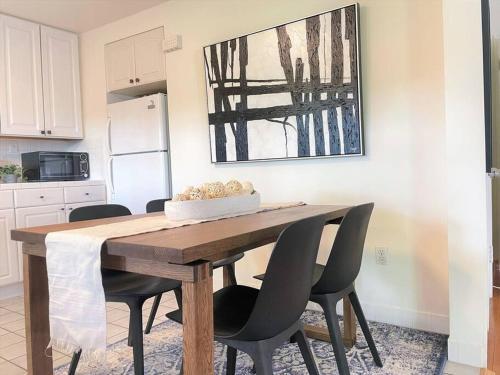 Diamond In Brentwood-lovely 2 Bedroom Private Unit