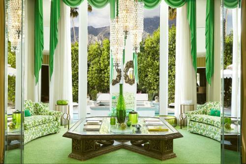 The Establishment, Quintessential 1969 Villa