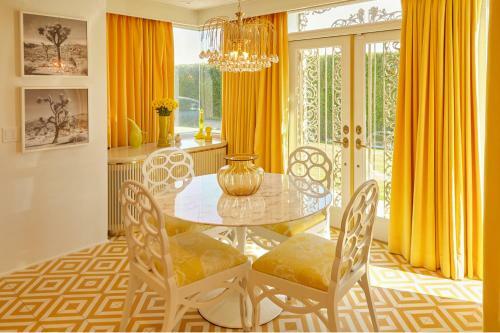 The Establishment, Quintessential 1969 Villa
