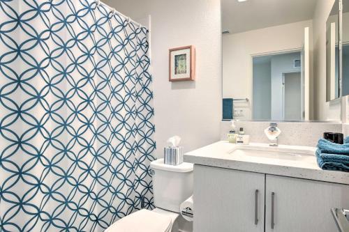 Sleek Townhome With Private Pool, Gym, And More!