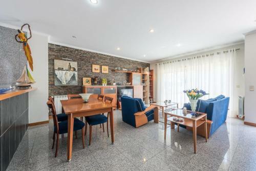 Guestready - Parrot In The Lilies Free Parking
