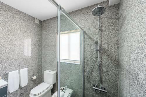 Guestready - Parrot In The Lilies Free Parking