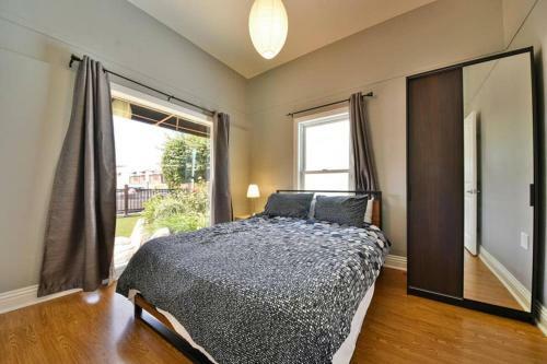 Apartamento New Spacious Home With Garden, Parking, & Ac!