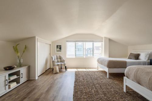 Bay View 1 - Stylish Mission Beach Home On The Sand!