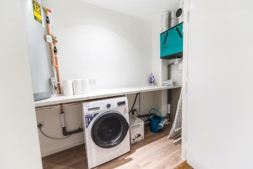 5 Star Brand New City Centre Apartment
