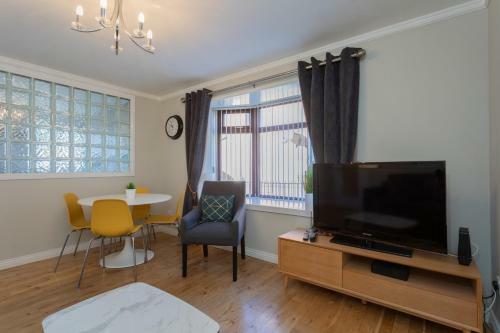 New Modern City Centre Apartment