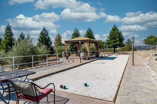 80acre Mountainretreat W/pool/spa Byyosemite 14ppl